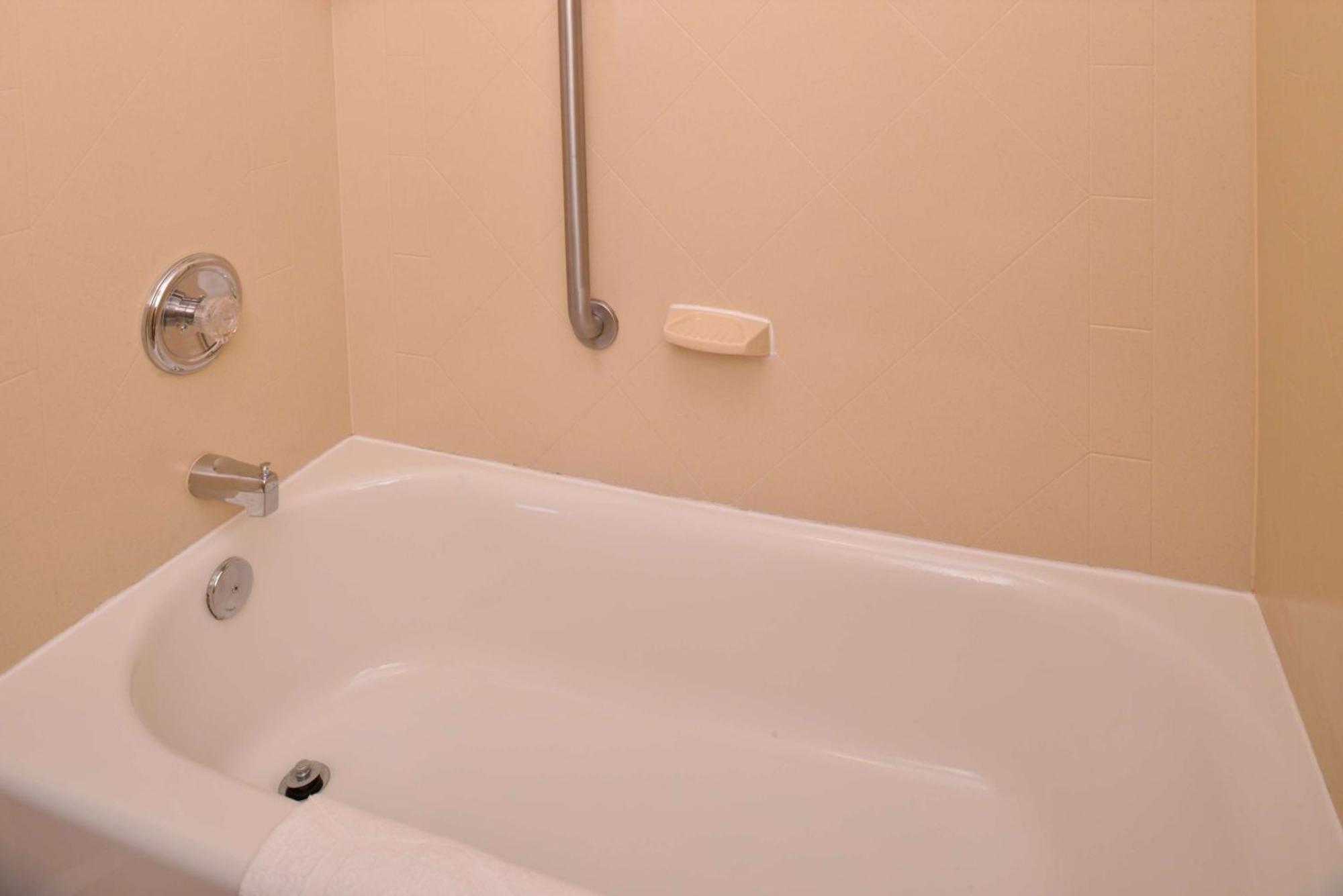 Hampton Inn By Hilton Litchfield Exterior foto